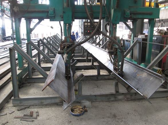 sản xuất kết cấu thép tại nhà máy