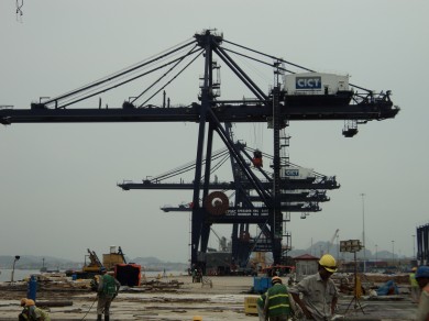 Lắp đặt và cung cấp các thiết bị phụ trợ cho đường ray, cầu cảng