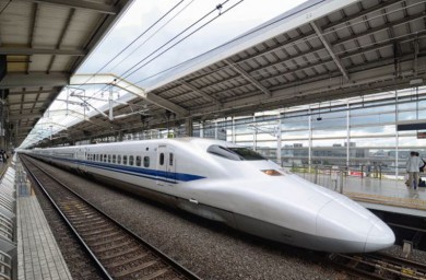 Tốc độ kinh hoàng cùa tàu Shinkansen Nhật Bản